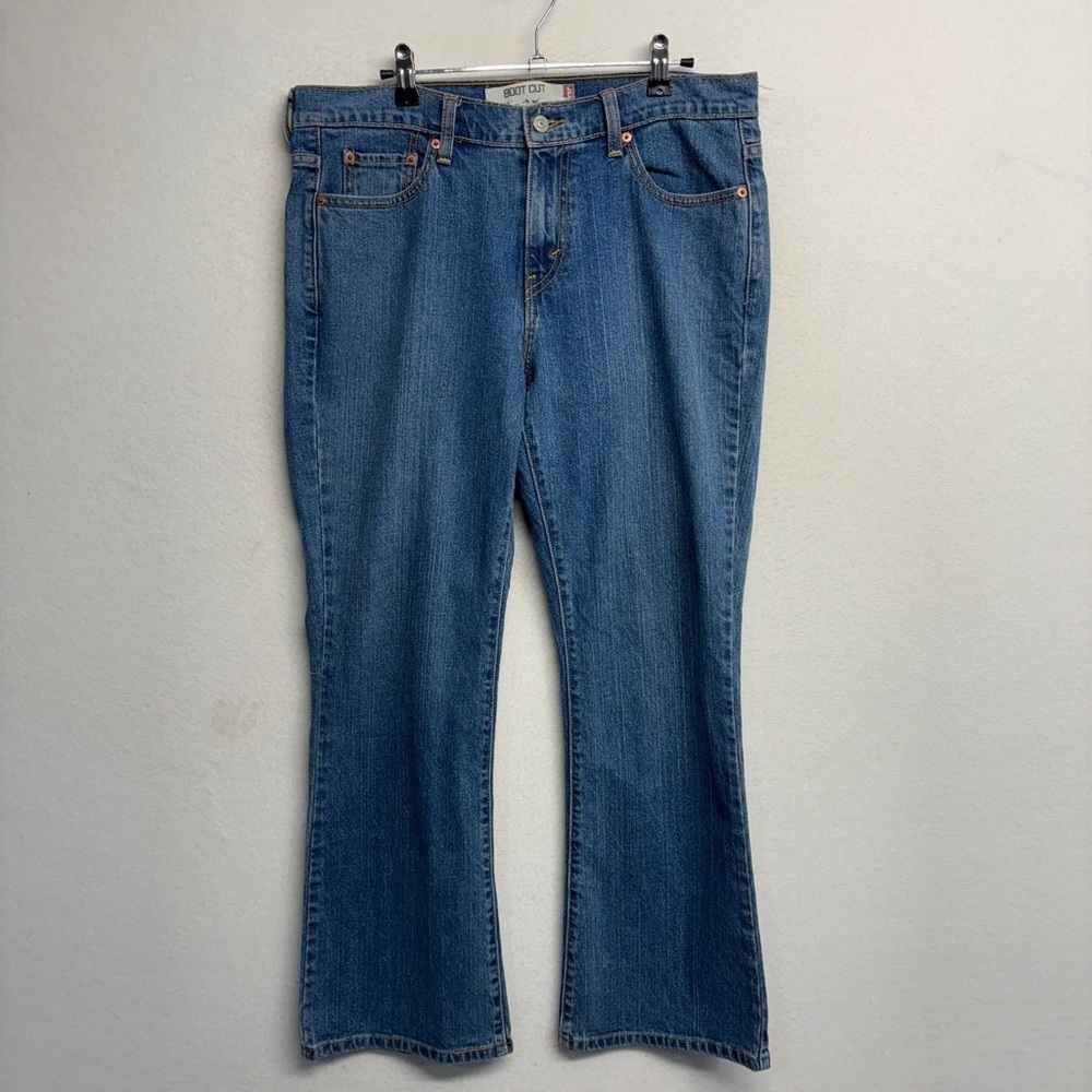 Levi's Women's Boot Cut Jeans in Medium Blue Denim